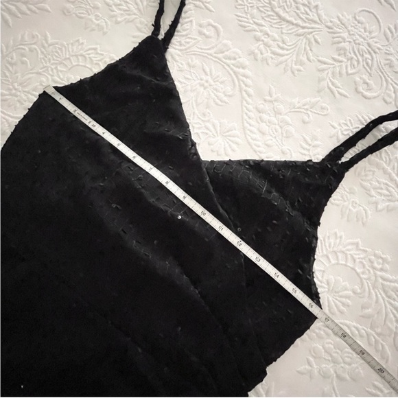 NWOT Lulus Total Temptation Black Textured Faux-Wrap Midi Dress Large - Picture 4 of 6